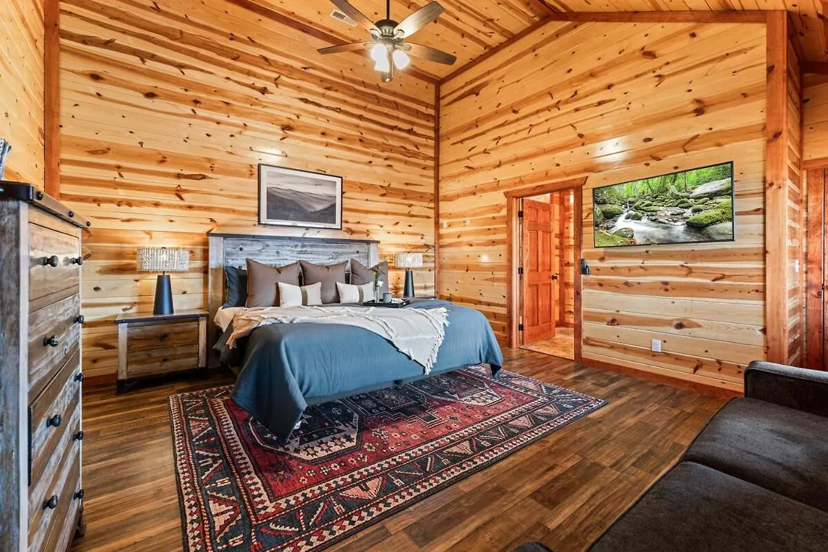 New Luxury Newly Furnished Sleeps 20 Stunning View Heated Indoor Pool With New Mural Arcade Games Theater And Karaoke Holiday home *