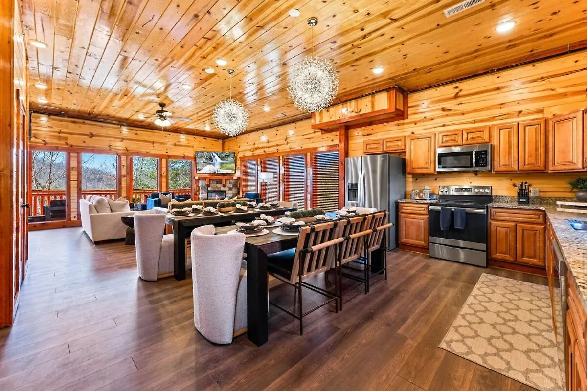 New Luxury Newly Furnished Sleeps 20 Stunning View Heated Indoor Pool With New Mural Arcade Games Theater And Karaoke *