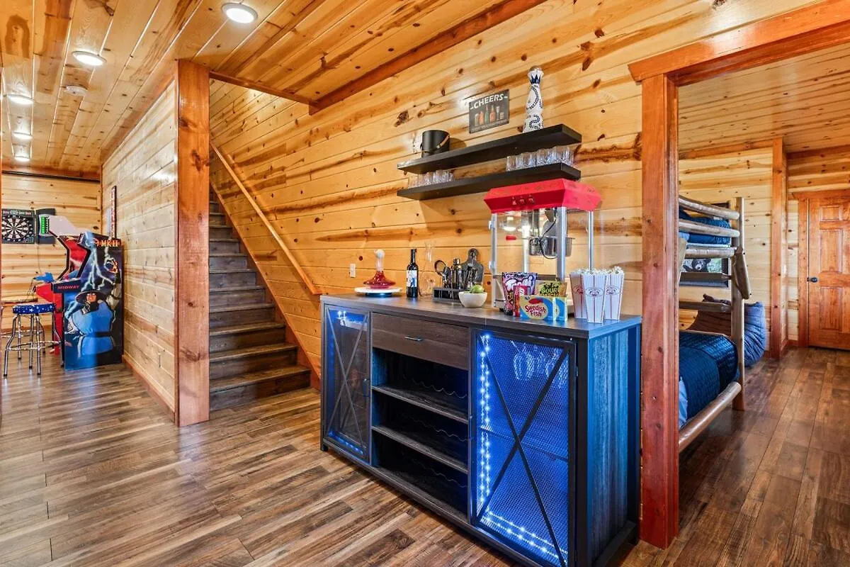 New Luxury Newly Furnished Sleeps 20 Stunning View Heated Indoor Pool With New Mural Arcade Games Theater And Karaoke *