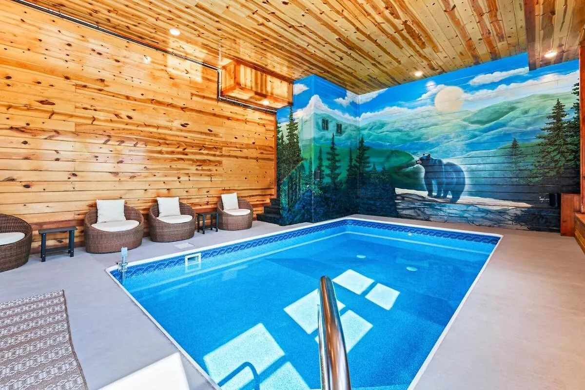 New Luxury Newly Furnished Sleeps 20 Stunning View Heated Indoor Pool With New Mural Arcade Games Theater And Karaoke * Pigeon Forge
