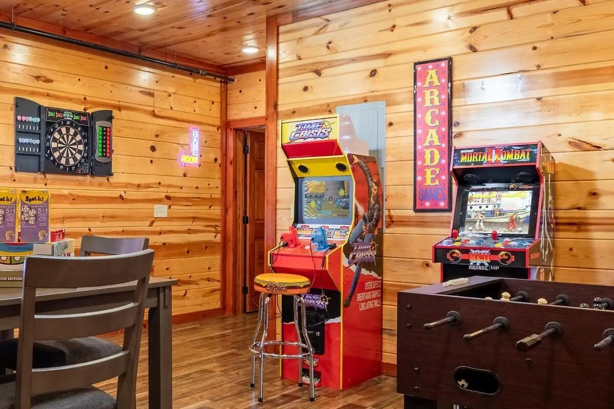 New Luxury Newly Furnished Sleeps 20 Stunning View Heated Indoor Pool With New Mural Arcade Games Theater And Karaoke Holiday home
