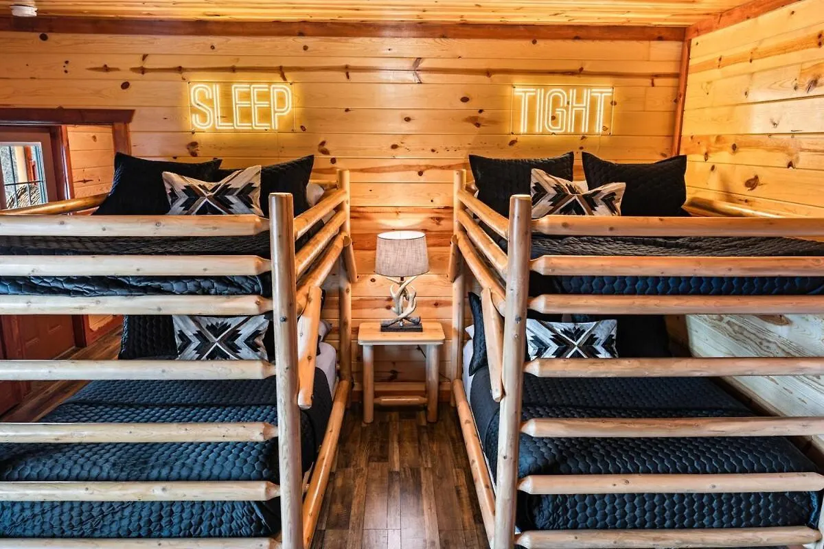 New Luxury Newly Furnished Sleeps 20 Stunning View Heated Indoor Pool With New Mural Arcade Games Theater And Karaoke Holiday home *