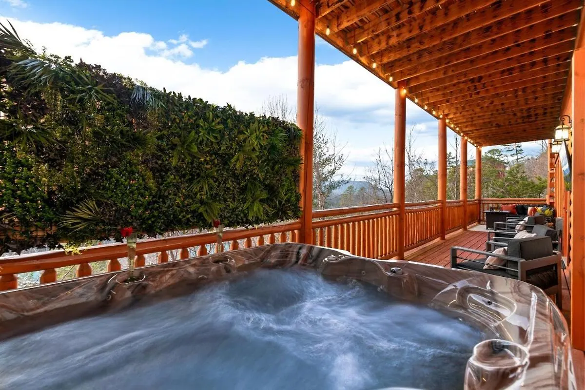 Holiday home New Luxury Newly Furnished Sleeps 20 Stunning View Heated Indoor Pool With New Mural Arcade Games Theater And Karaoke