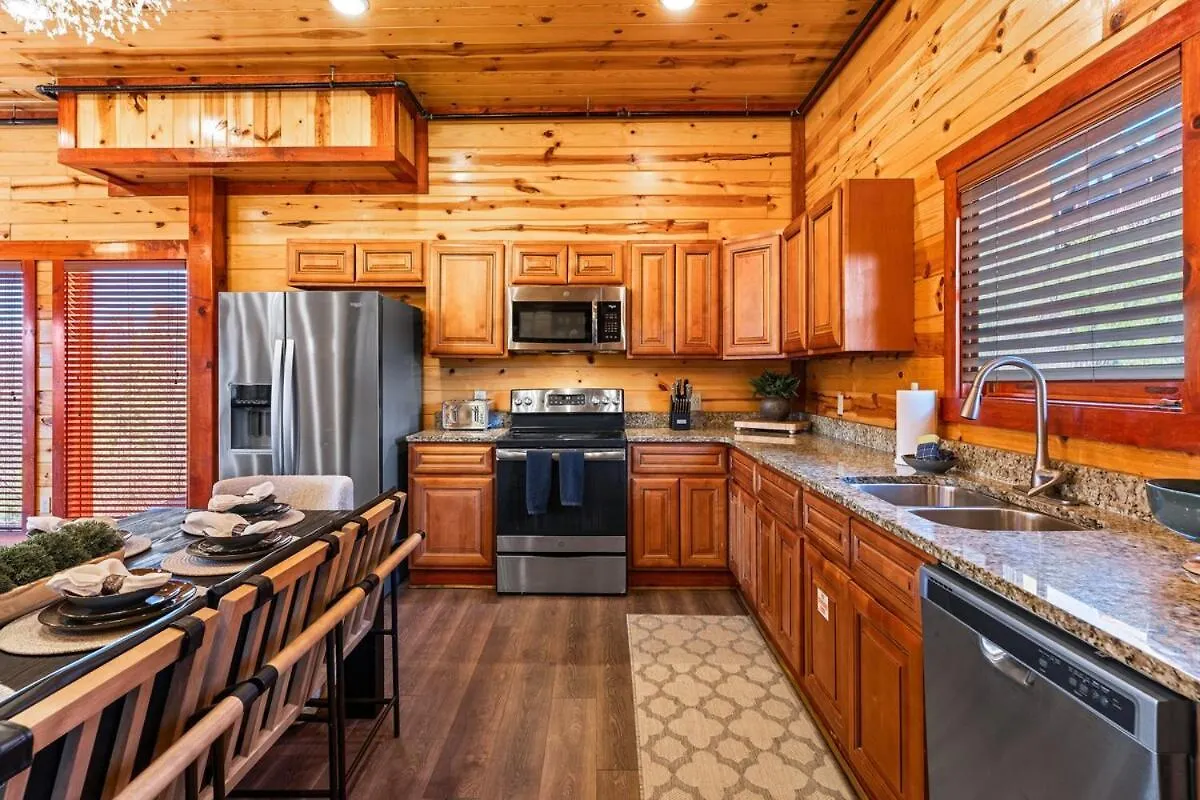 New Luxury Newly Furnished Sleeps 20 Stunning View Heated Indoor Pool With New Mural Arcade Games Theater And Karaoke * Pigeon Forge