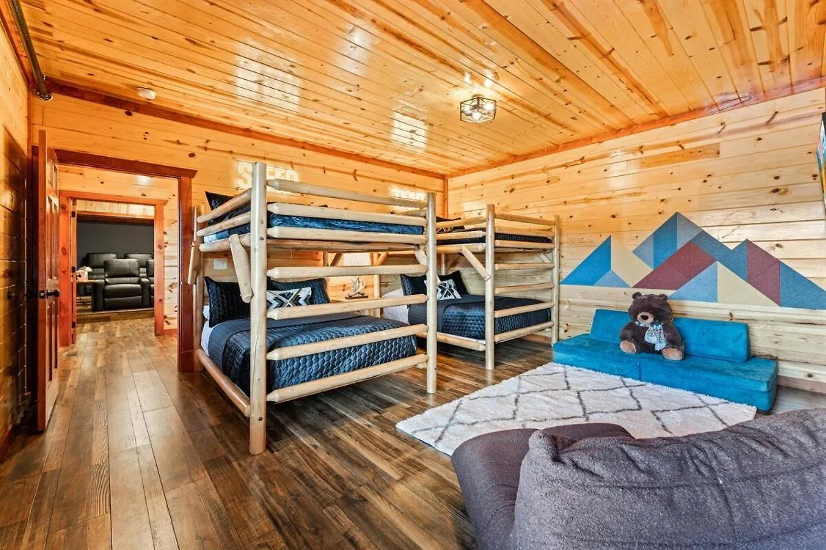 Holiday home New Luxury Newly Furnished Sleeps 20 Stunning View Heated Indoor Pool With New Mural Arcade Games Theater And Karaoke