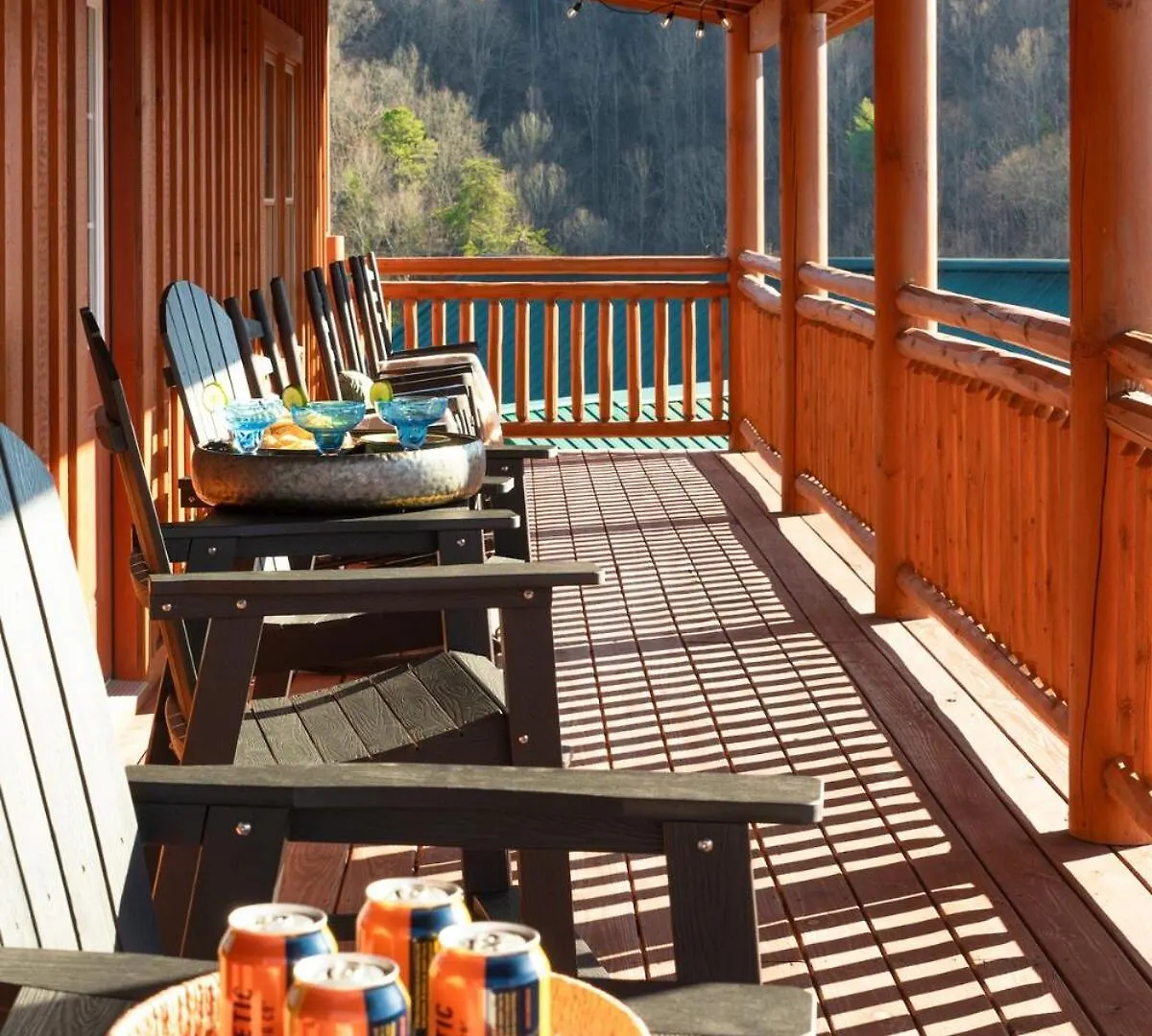 New Luxury Newly Furnished Sleeps 20 Stunning View Heated Indoor Pool With New Mural Arcade Games Theater And Karaoke Holiday home *