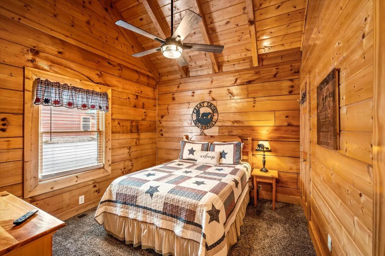 Starry Mountain View- Hot Tub - Pool Table - Prime Location