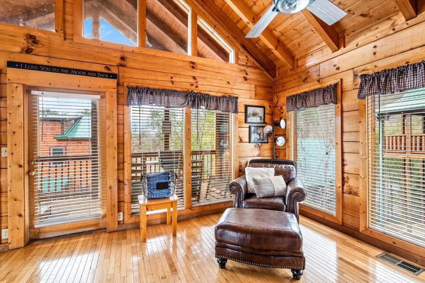 Starry Mountain View- Hot Tub - Pool Table - Prime Location 펜션 비둘기 포지