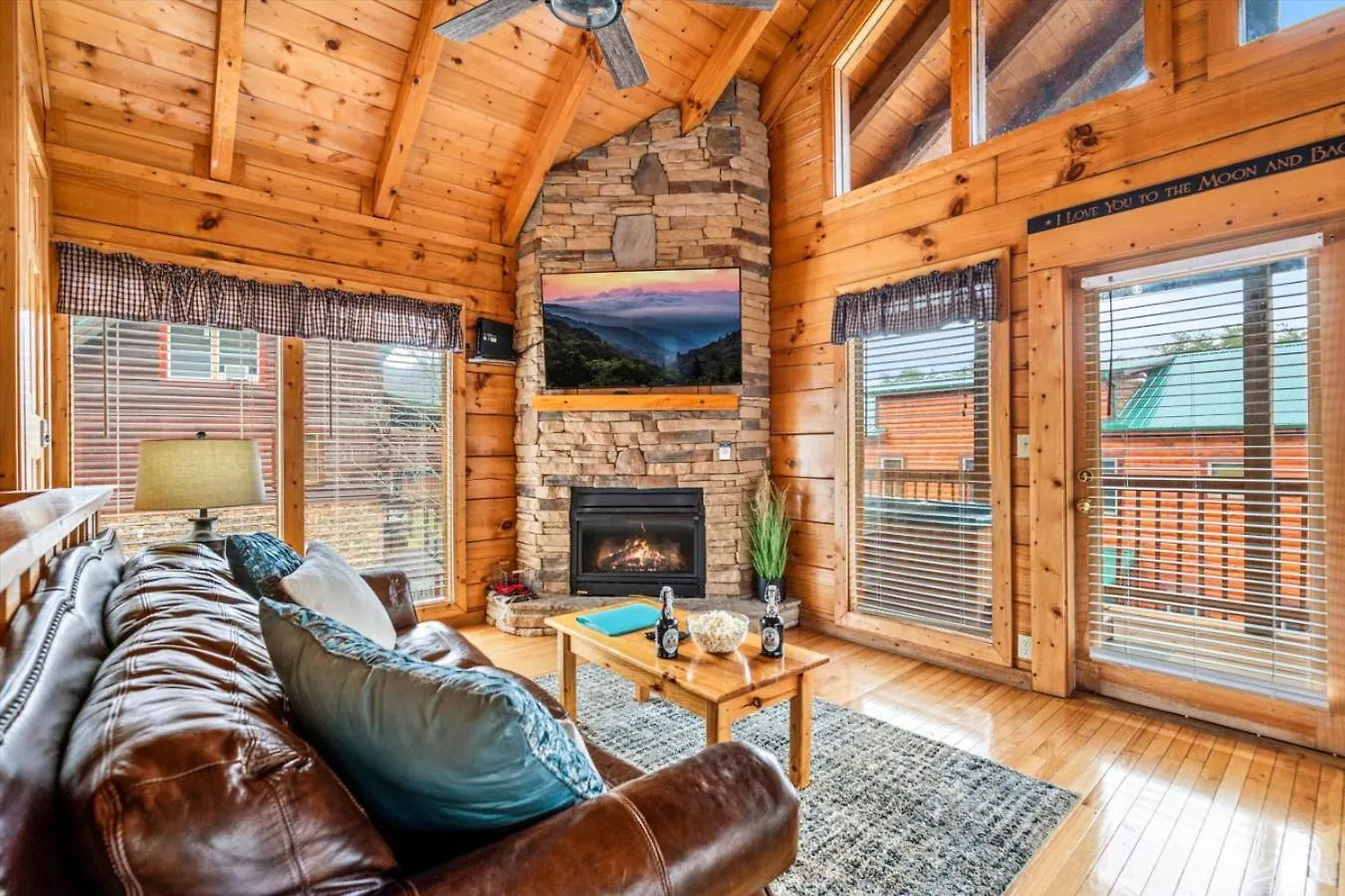 Starry Mountain View- Hot Tub - Pool Table - Prime Location 펜션 *