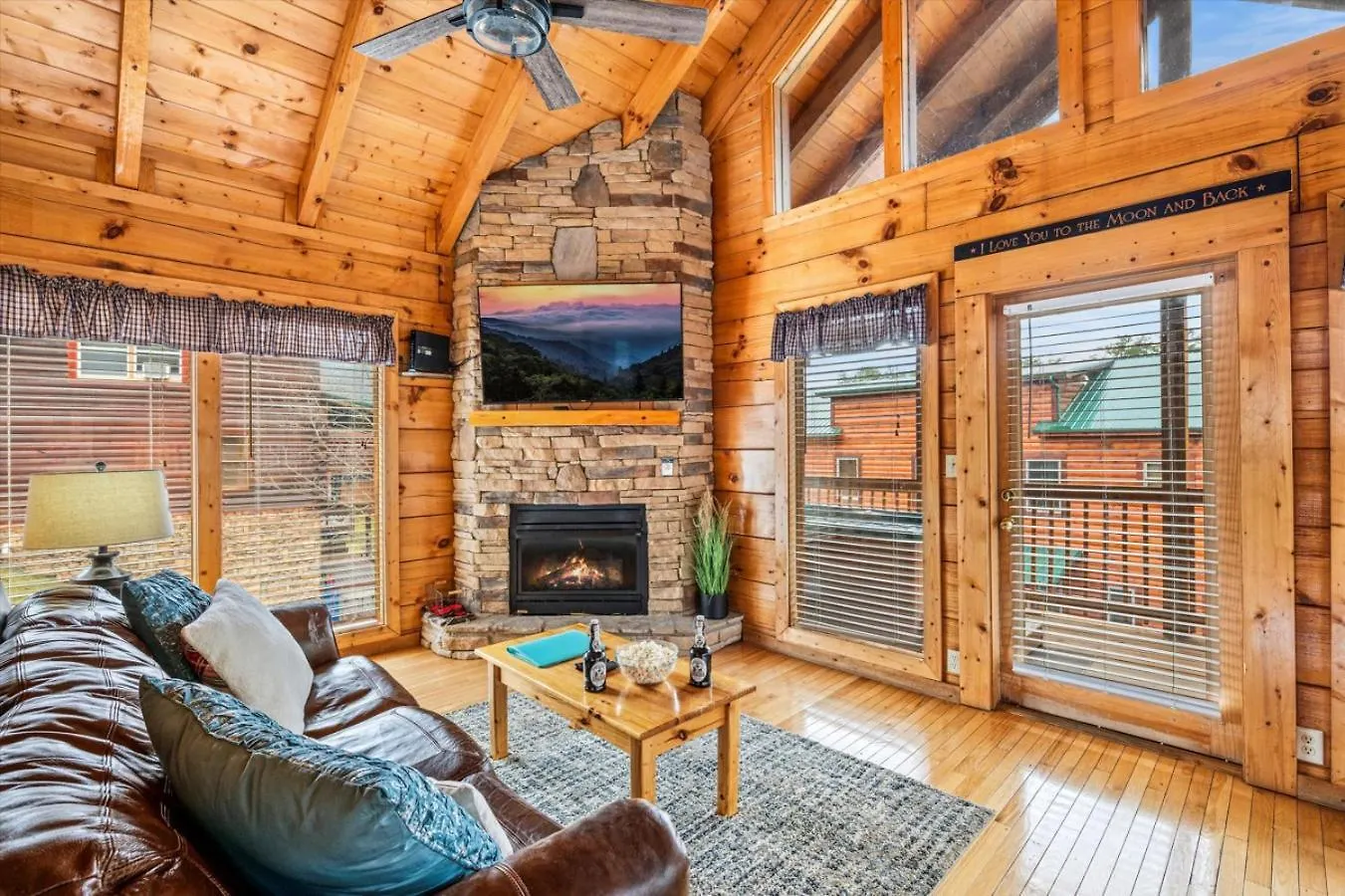 펜션 Starry Mountain View- Hot Tub - Pool Table - Prime Location 비둘기 포지