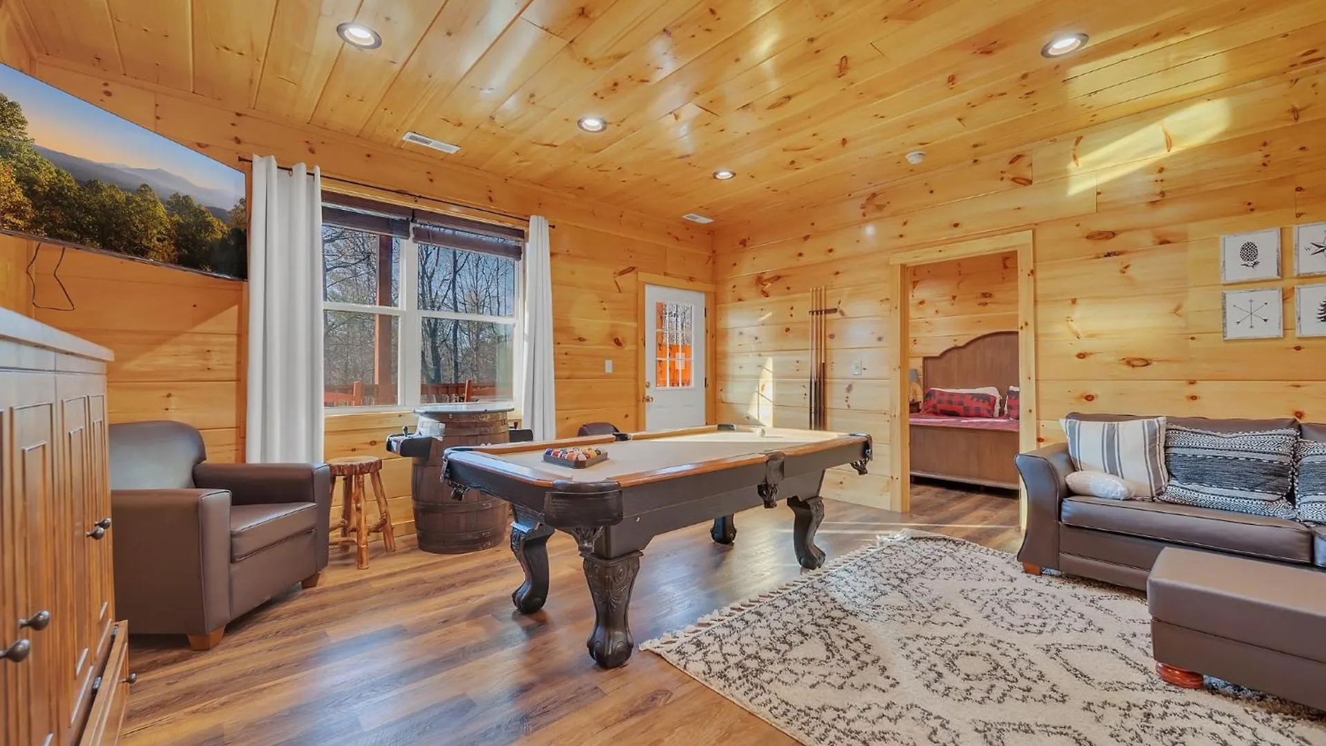 Bear Hug Hideaway *