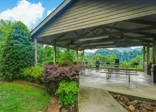 Wp621 Whispering Pines * Pigeon Forge