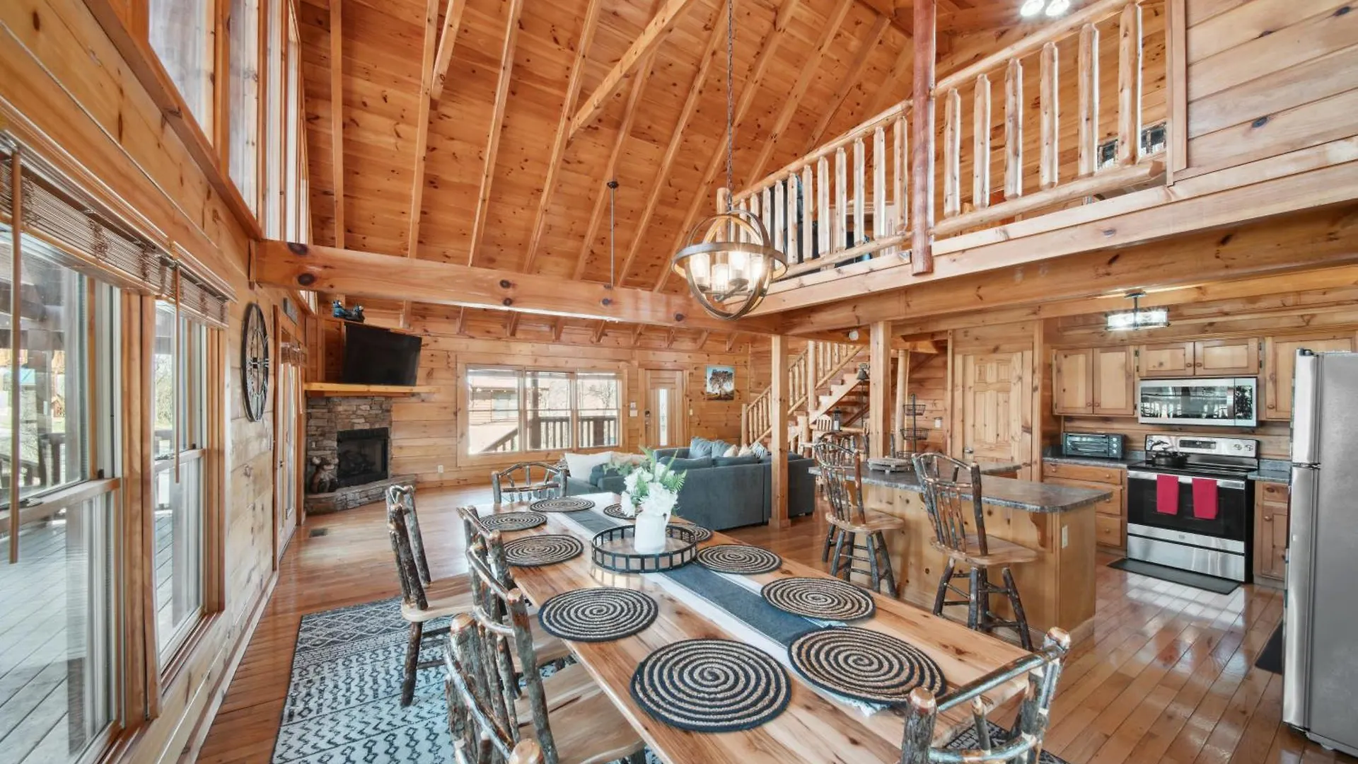 Alpine Near Dollywood, Hot Tub, Game Room, Outdoor Pool, Fast Wifi 펜션 비둘기 포지
