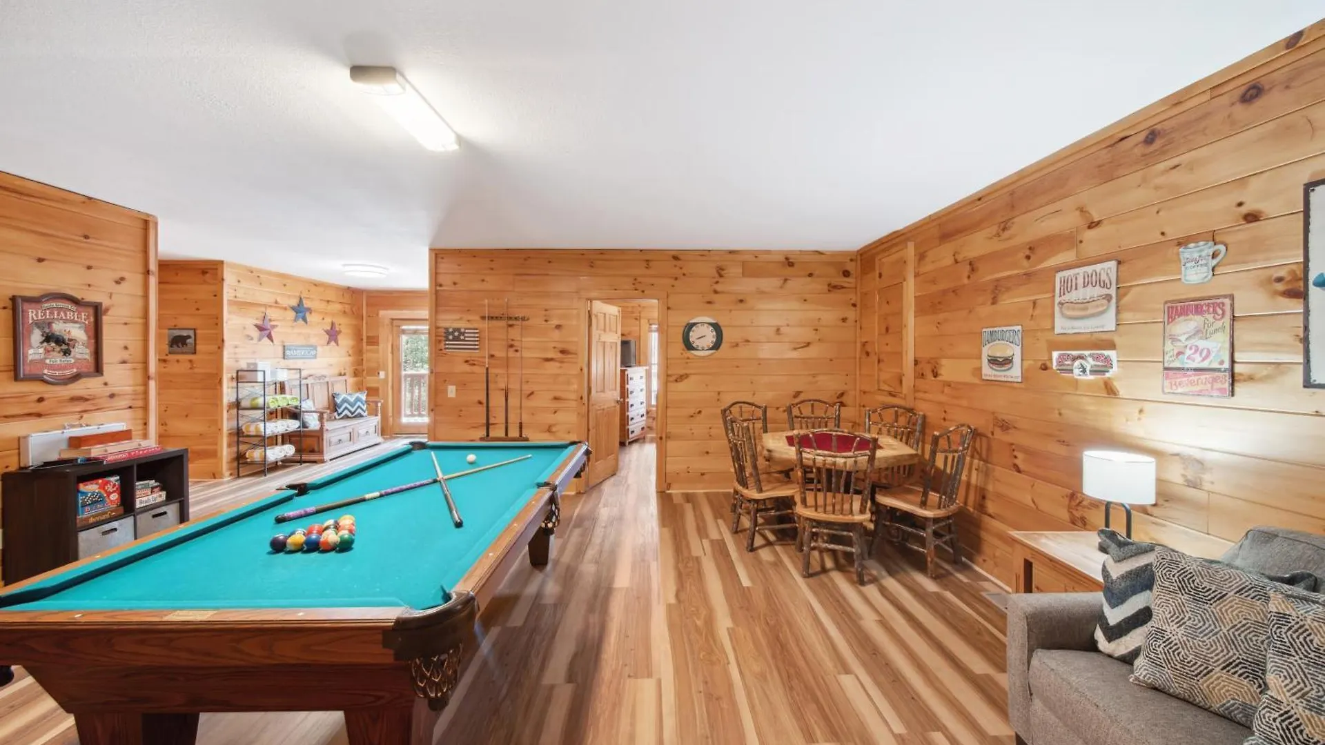 Alpine Near Dollywood, Hot Tub, Game Room, Outdoor Pool, Fast Wifi