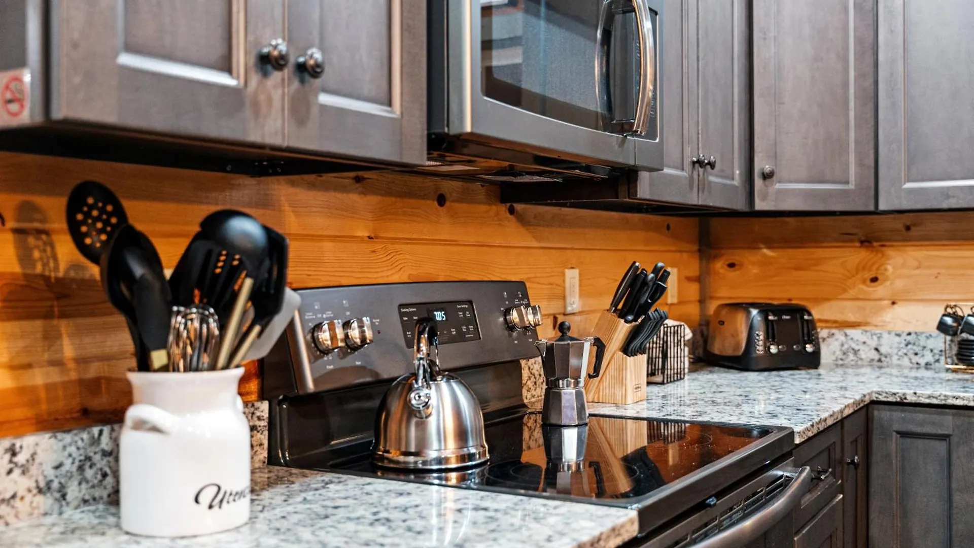 Indoor Heated Pool, Alpine Near Dollywood, Theater & Game Room, Hot Tub *
