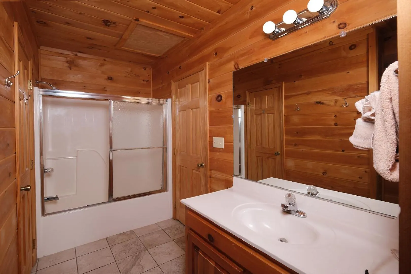 5br Sleeps 20 Putt Putt Gameroom Hot Tub Free Attraction Tickets Casa vacanze Pigeon Forge