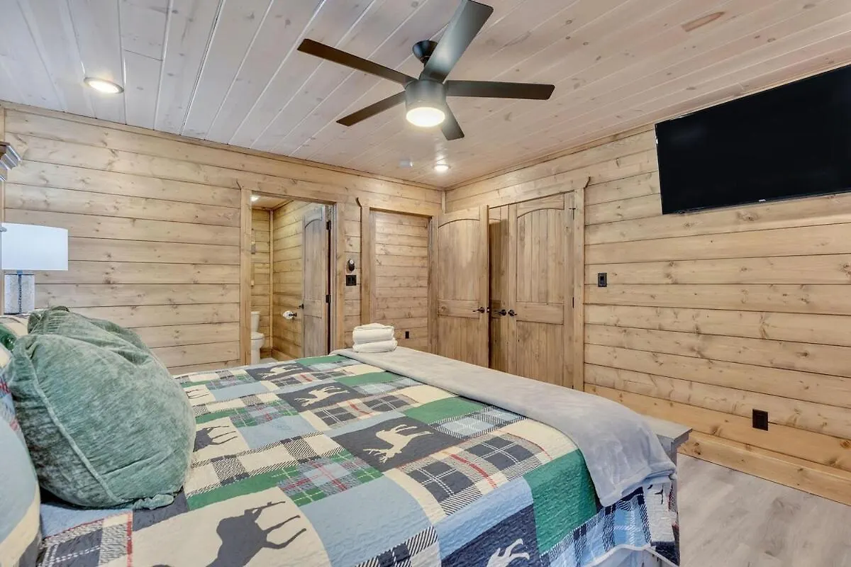 펜션 Honeybear Hideaways - Luxury Cozy With Theater, Game And Hot Tub