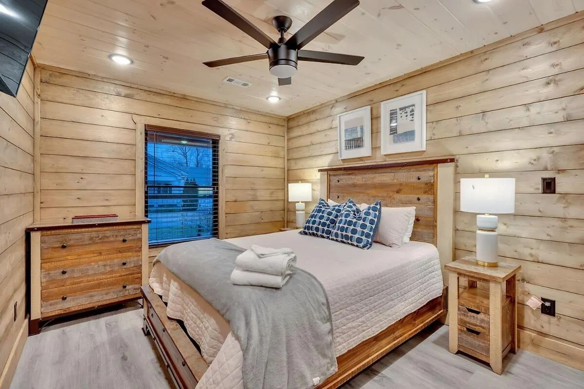 펜션 Honeybear Hideaways - Luxury Cozy With Theater, Game And Hot Tub *
