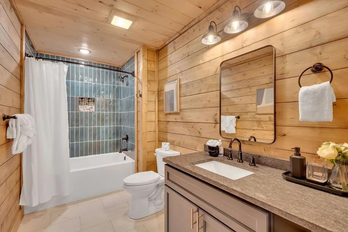 펜션 Honeybear Hideaways - Luxury Cozy With Theater, Game And Hot Tub *