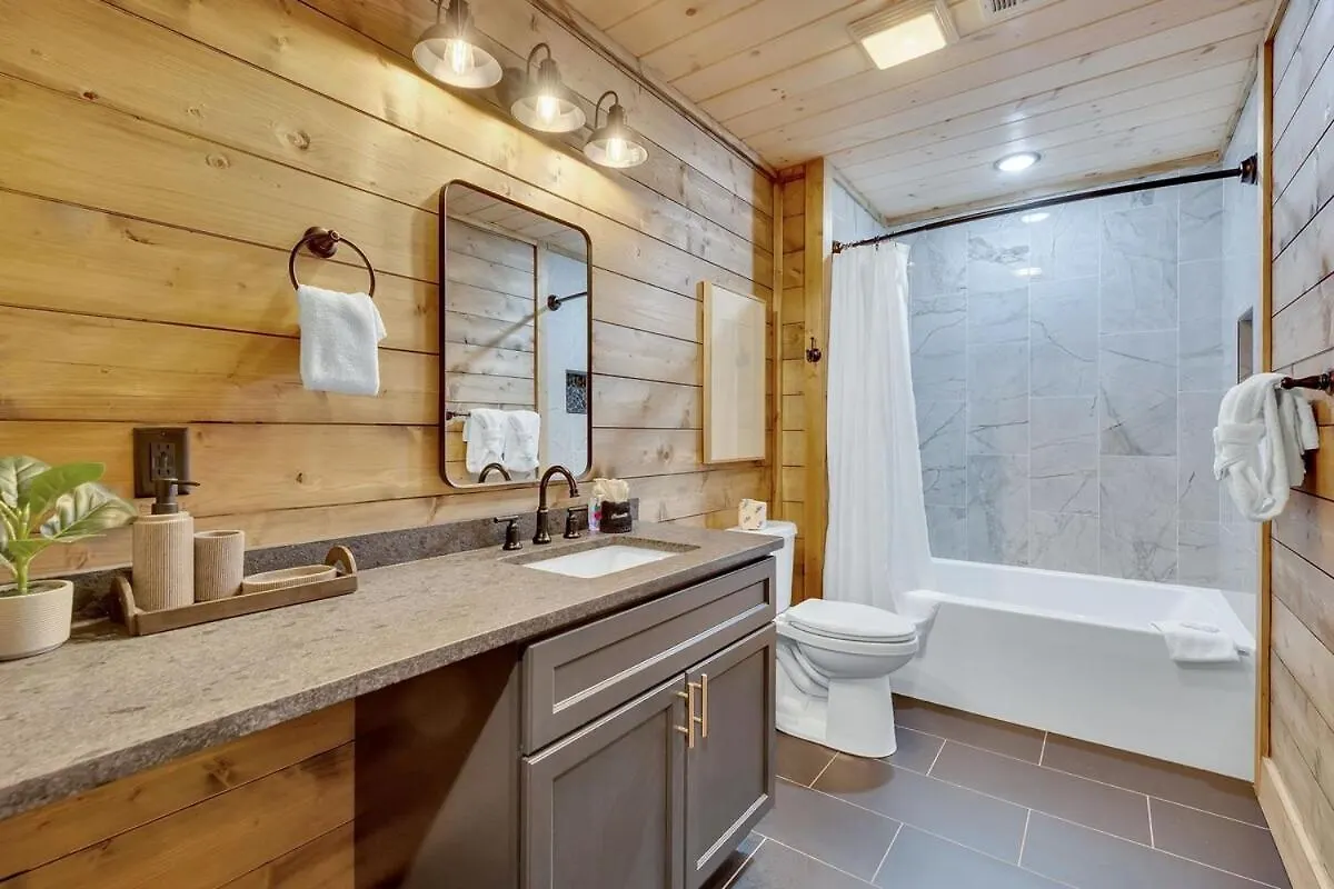 Honeybear Hideaways - Luxury Cozy With Theater, Game And Hot Tub 펜션