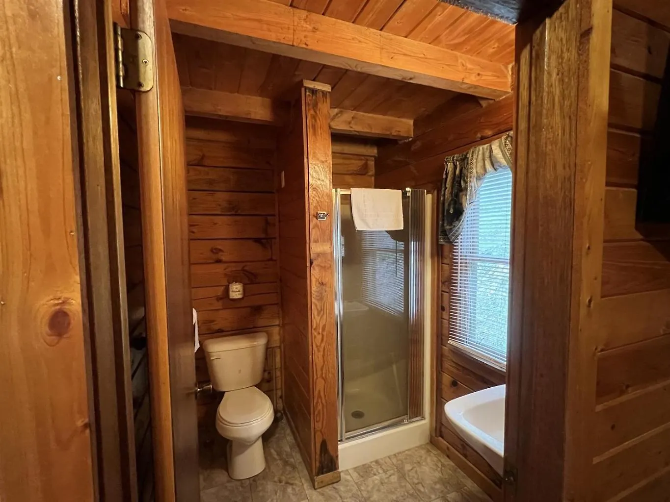Cozy With Breathtaking Views Near Dollywood *