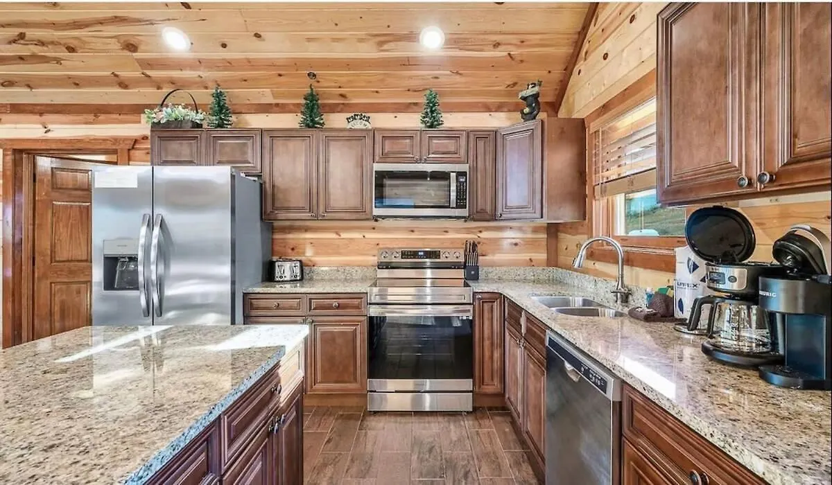 Sleeps 28 - Luxe Smokies Game Hot Tub Views Near Attractions 度假居