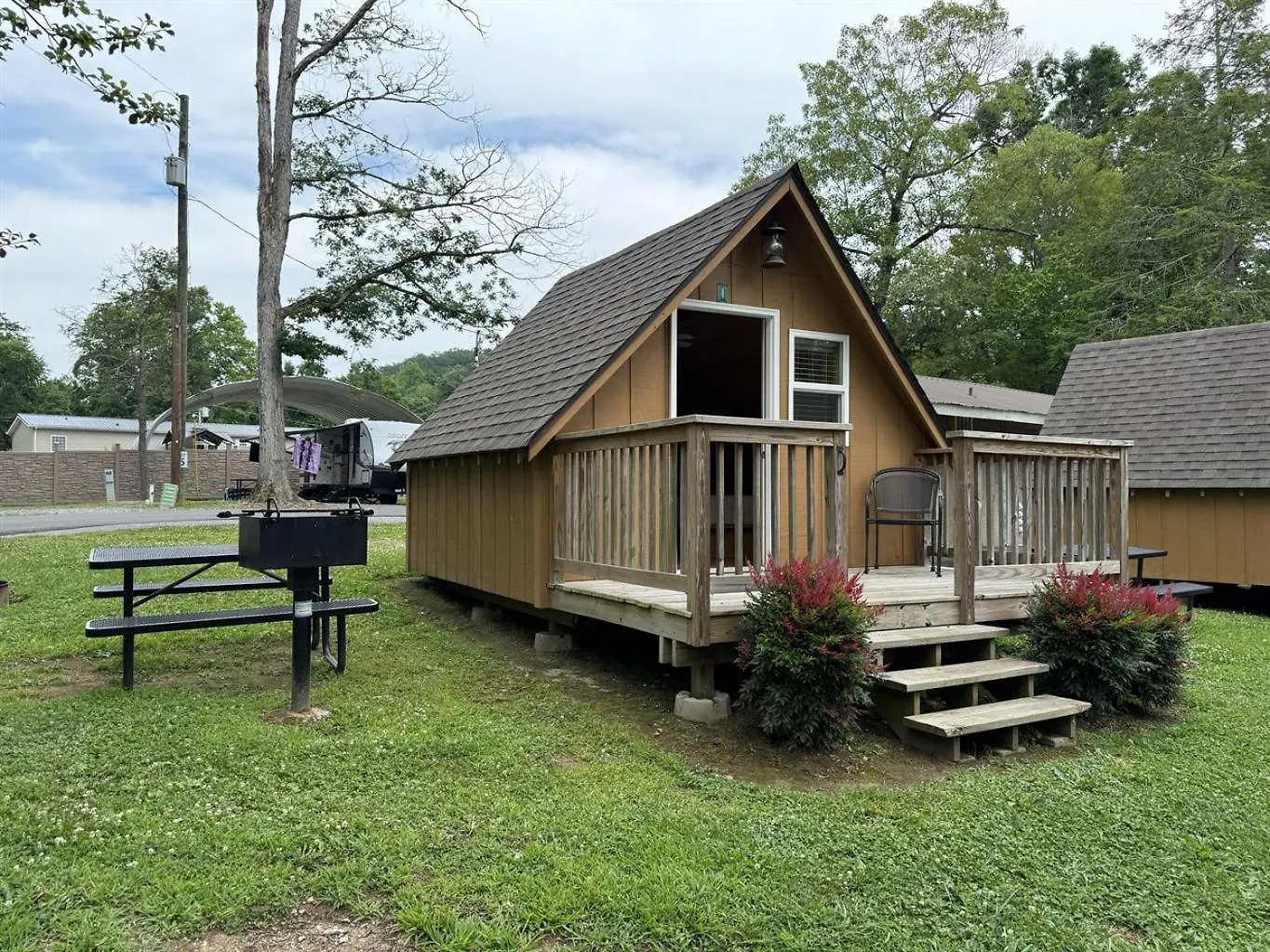 Rustic With Mountain Views And Parking * Pigeon Forge