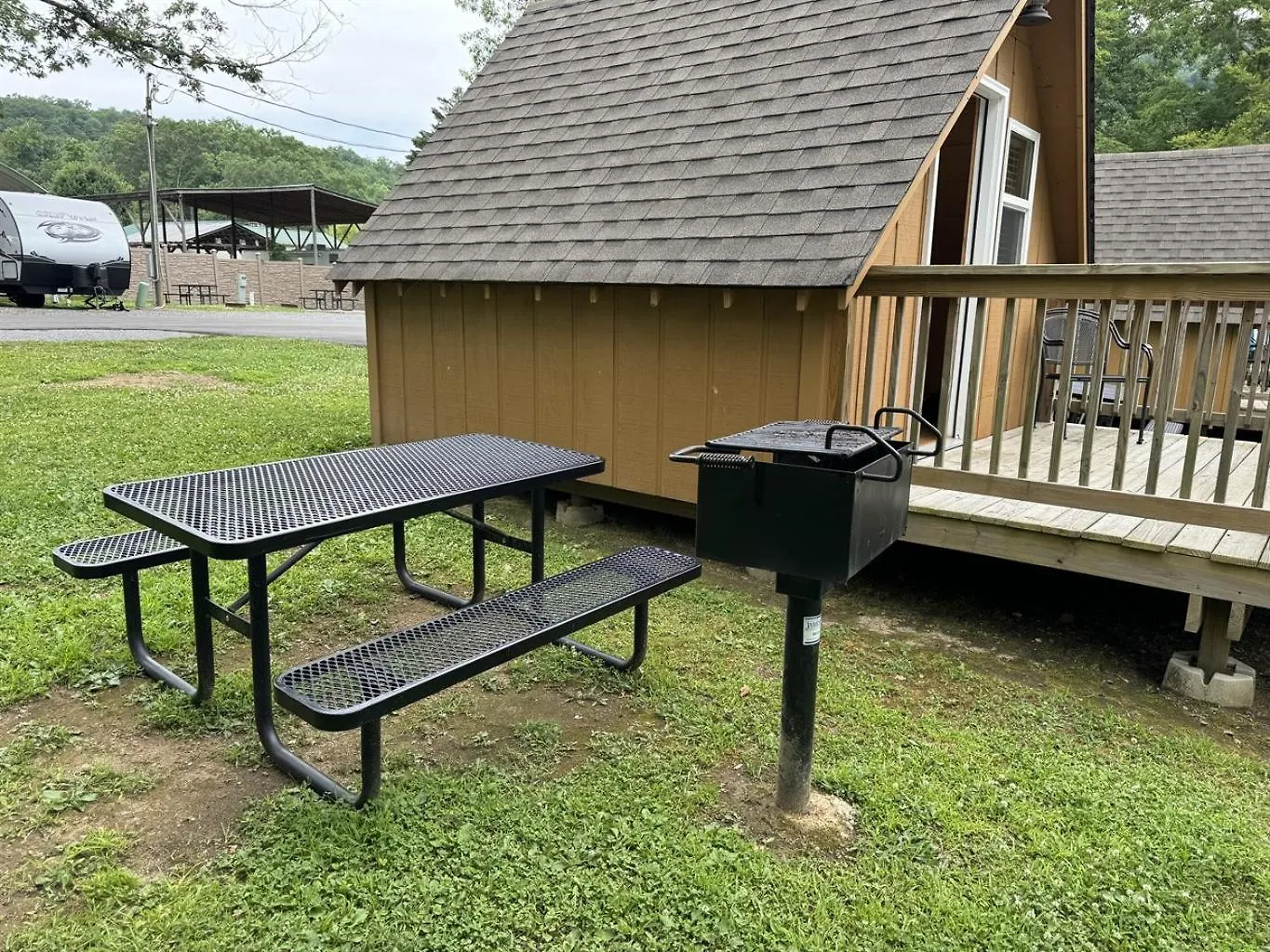 Rustic With Mountain Views And Parking *