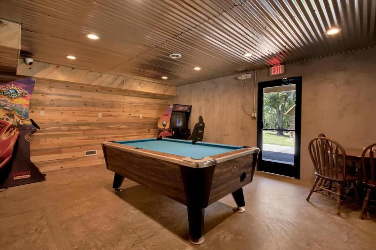 Rustic With Mountain Views And Parking Chalet