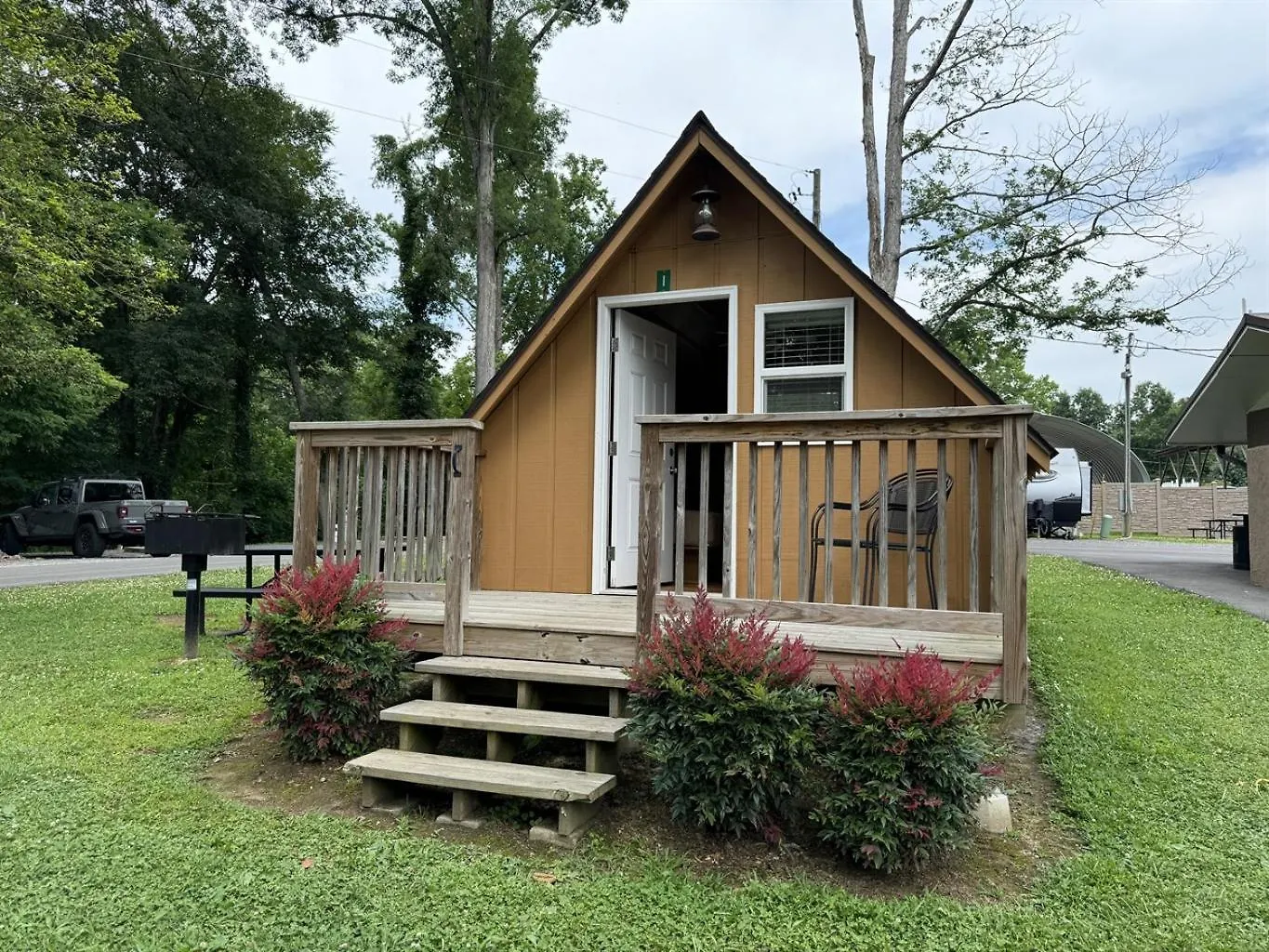 Charming Near Smoky Mountains Chalet