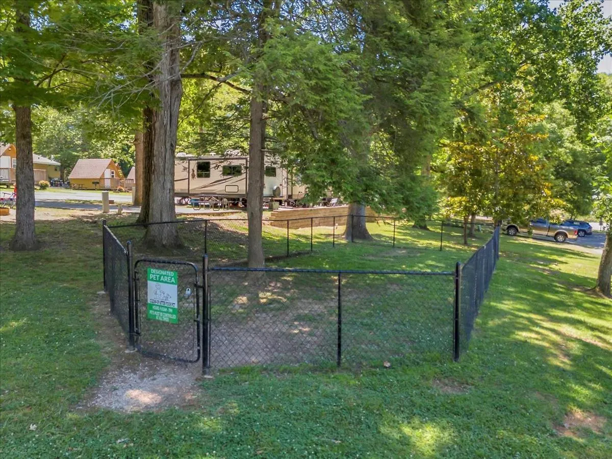Charming Near Smoky Mountains Chalet Pigeon Forge