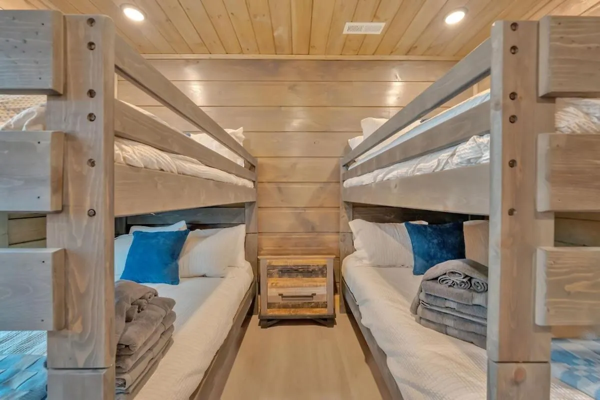 Honeybear Hideaways - Unique & Serene With Indoor Pool, Hot Tub And Mountain Views 度假居 *