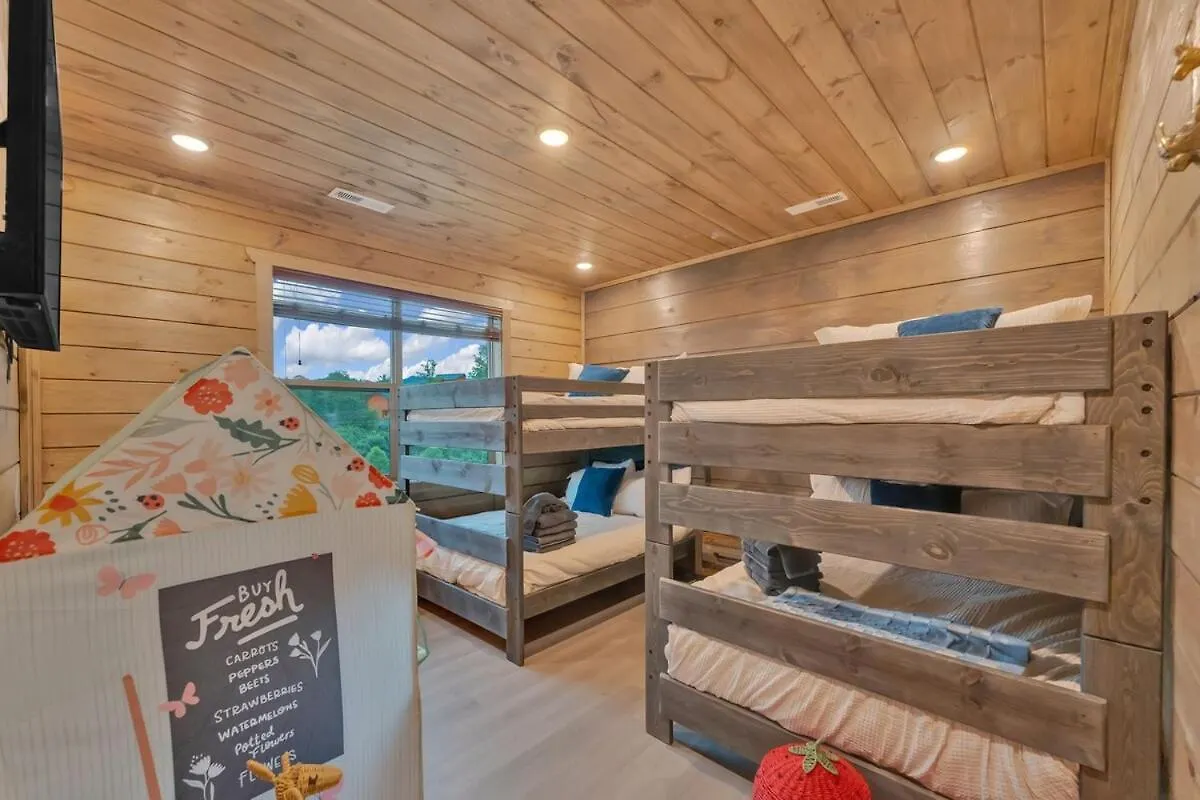Honeybear Hideaways - Unique & Serene With Indoor Pool, Hot Tub And Mountain Views 度假居 *