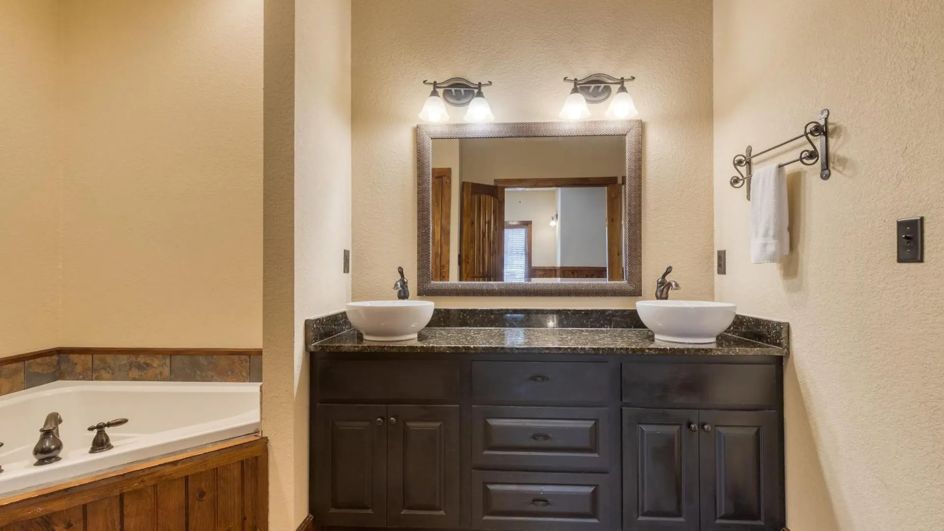 Feriehus Retreat W Game Hot Tub Bbq Alpine Mountain By Avantstay Pigeon Forge