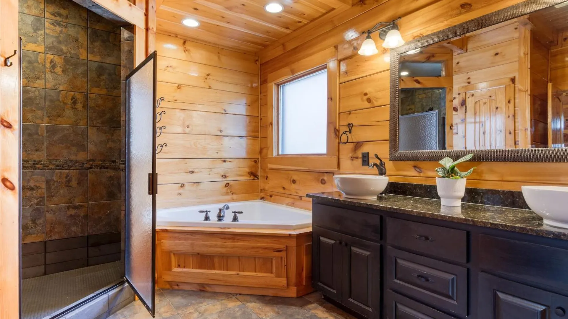 Feriehus Retreat W Game Hot Tub Bbq Alpine Mountain By Avantstay Pigeon Forge