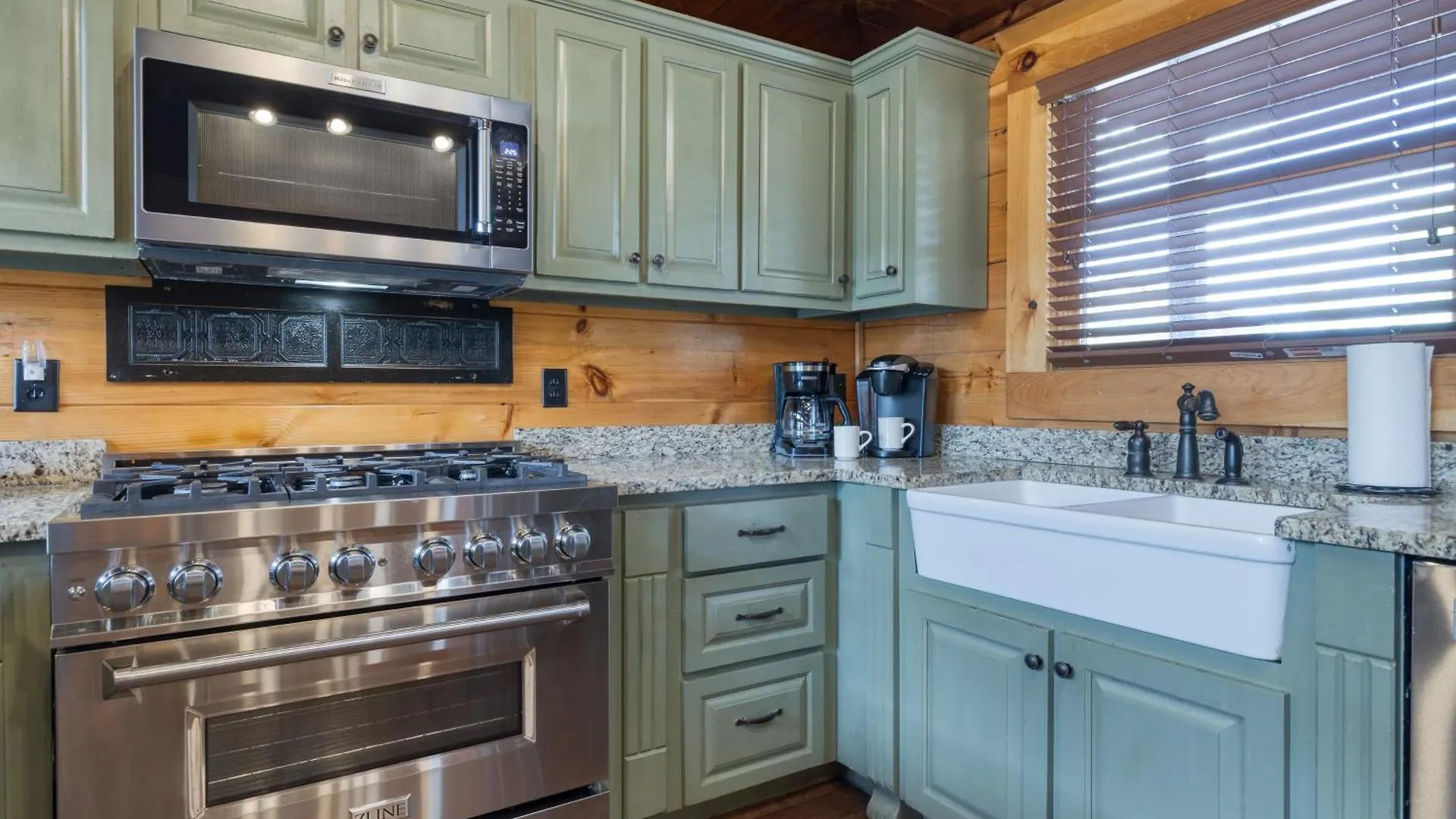 Retreat W Game Hot Tub Bbq Alpine Mountain By Avantstay *