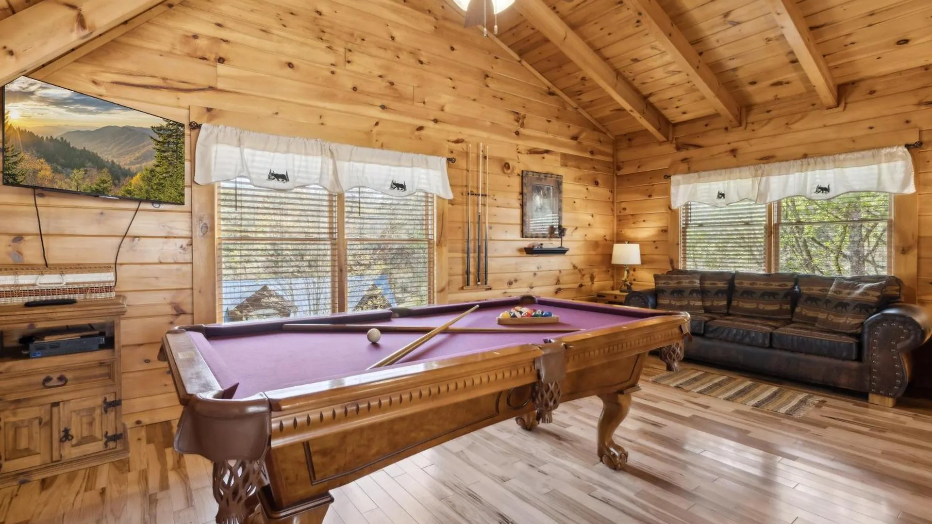 Are We Bear Yet Rustic 1br With Hot Tub Pools & Fireplace1 Mile From Parkway Сasa de vacaciones Pigeon Forge