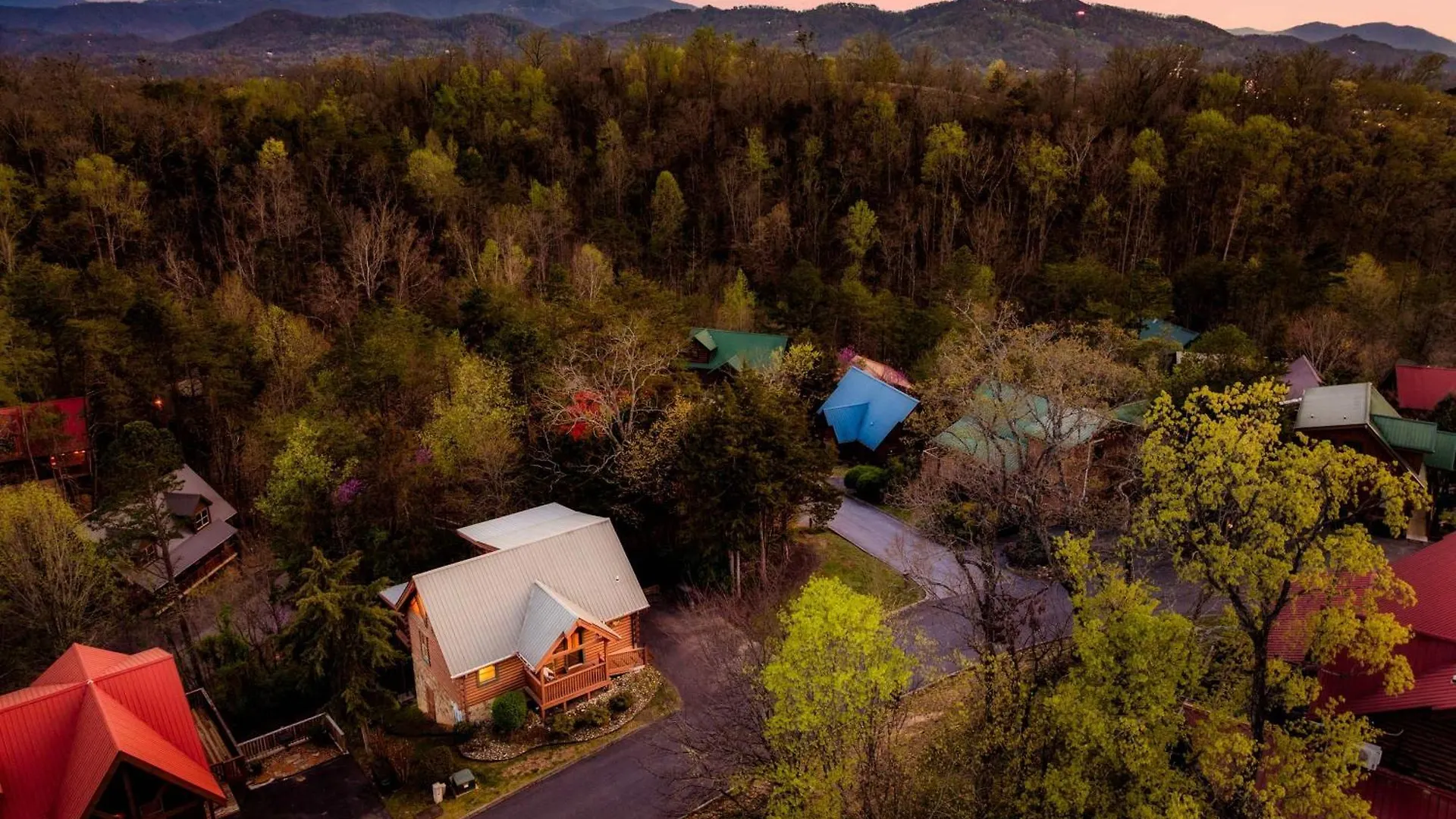 Quaint & Cozy - Great Location - Hot Tub - Bbq * Pigeon Forge