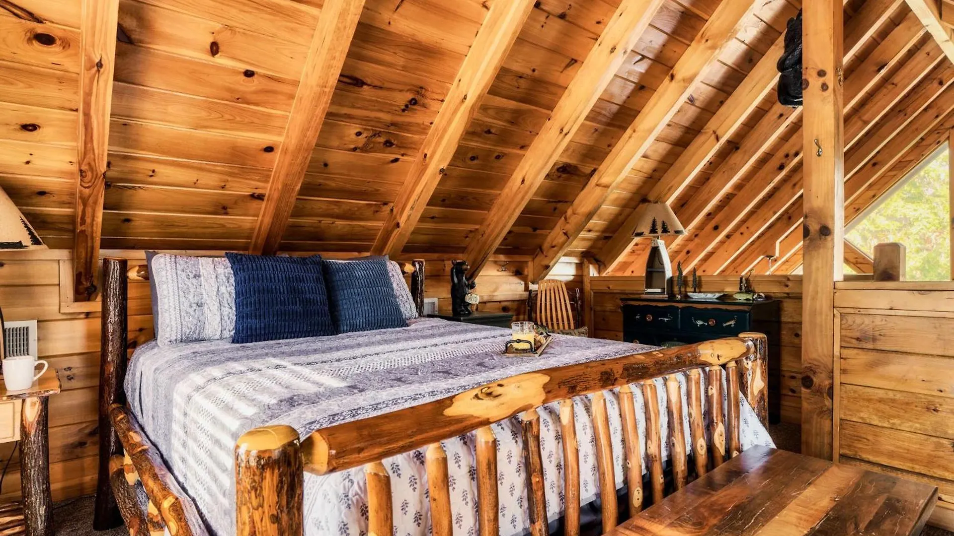 Quaint & Cozy - Great Location - Hot Tub - Bbq Pigeon Forge