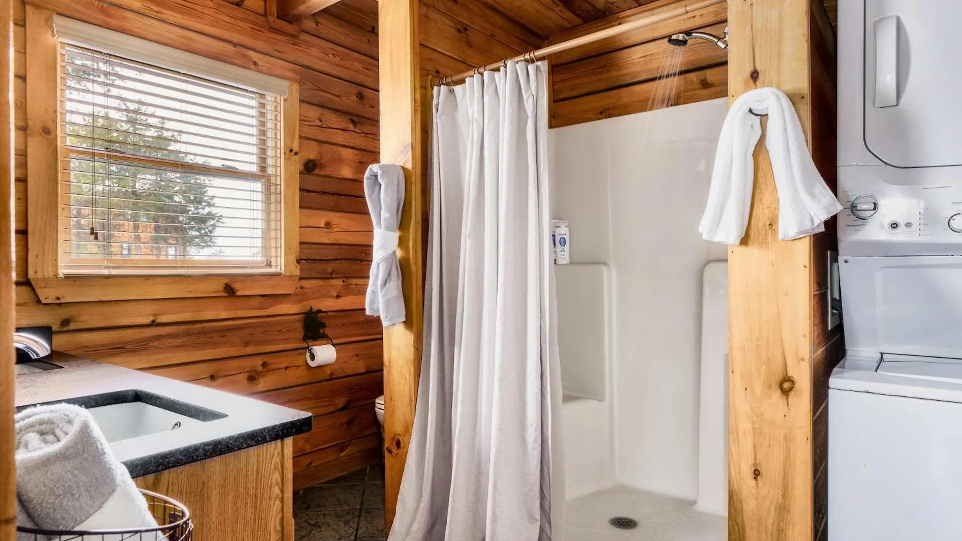 Vakantiehuis Quaint & Cozy - Great Location - Hot Tub - Bbq