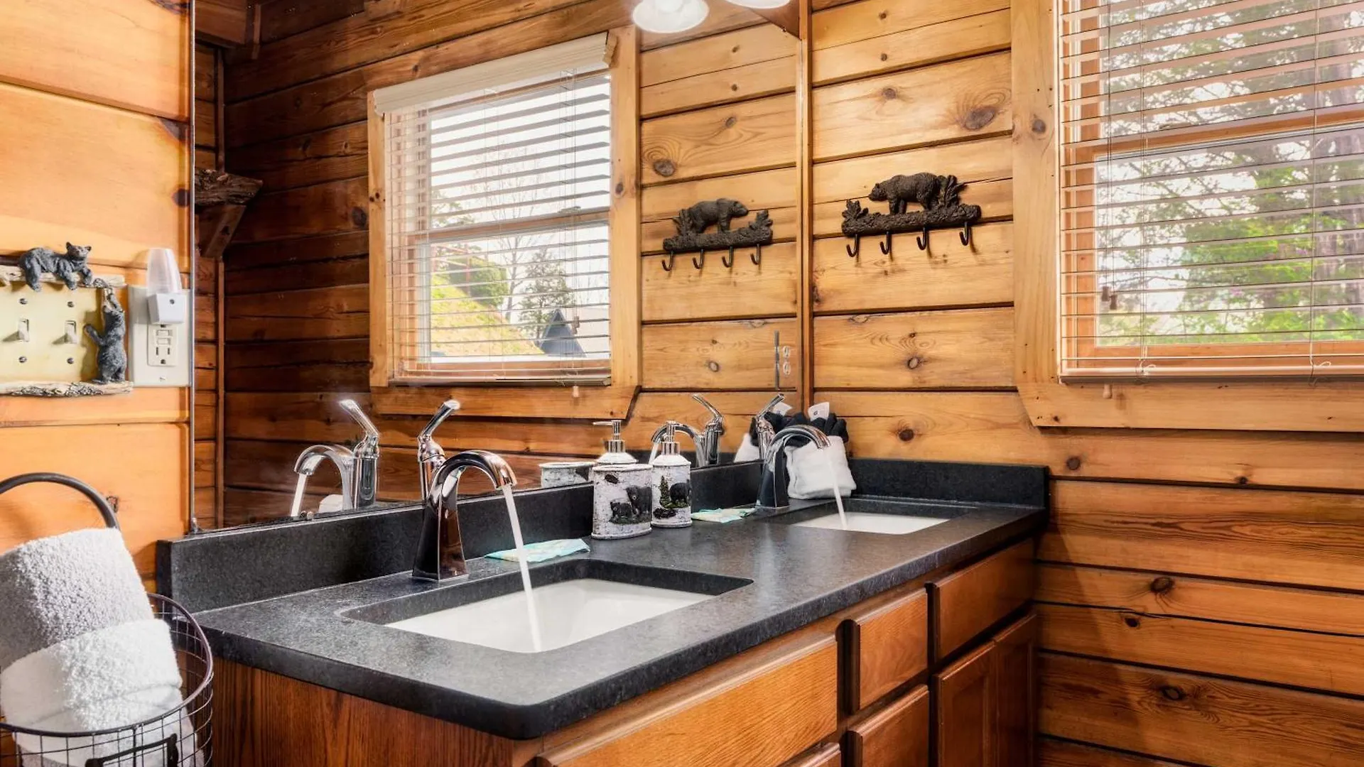 Vakantiehuis Quaint & Cozy - Great Location - Hot Tub - Bbq