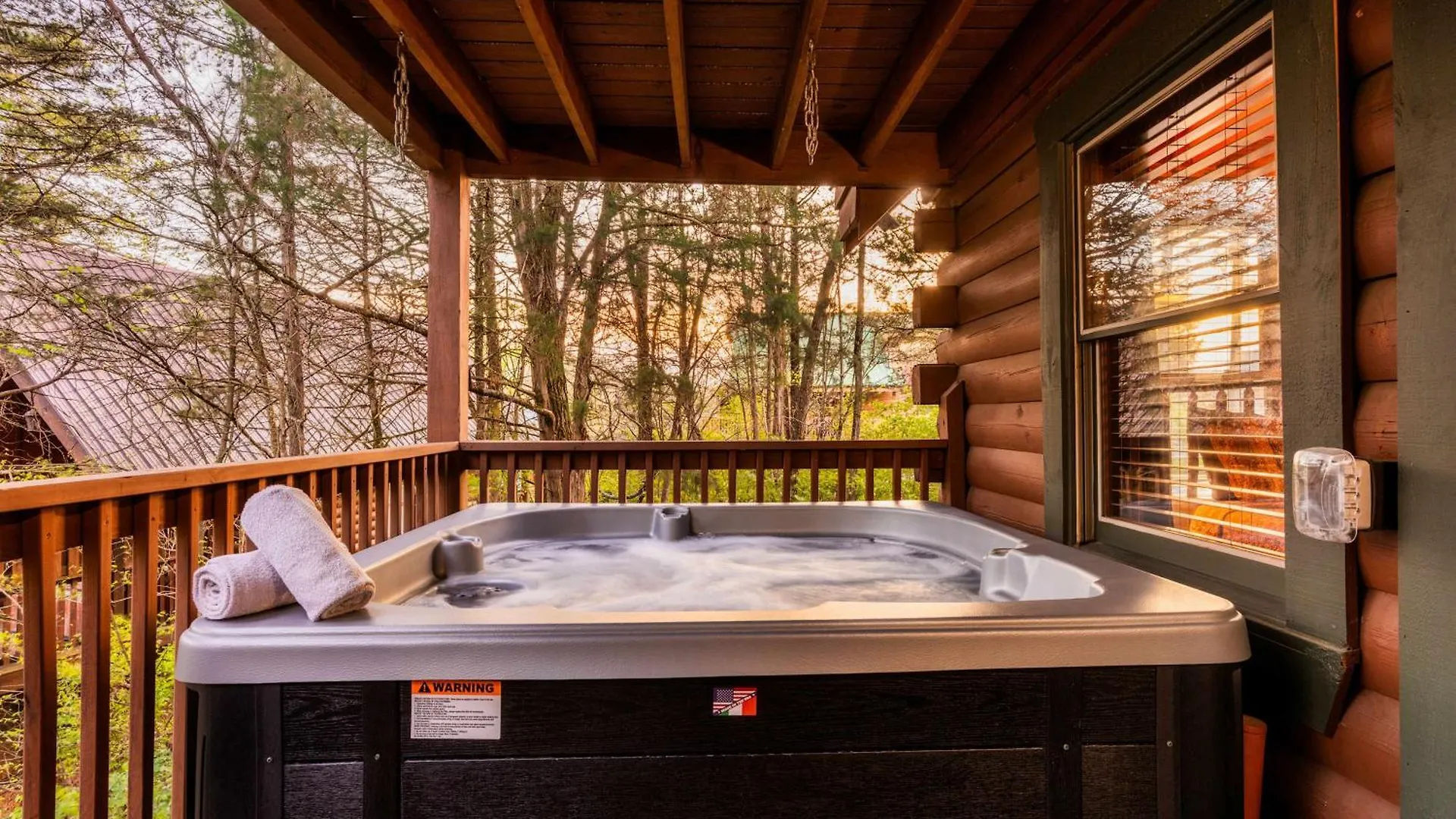 Quaint & Cozy - Great Location - Hot Tub - Bbq Pigeon Forge