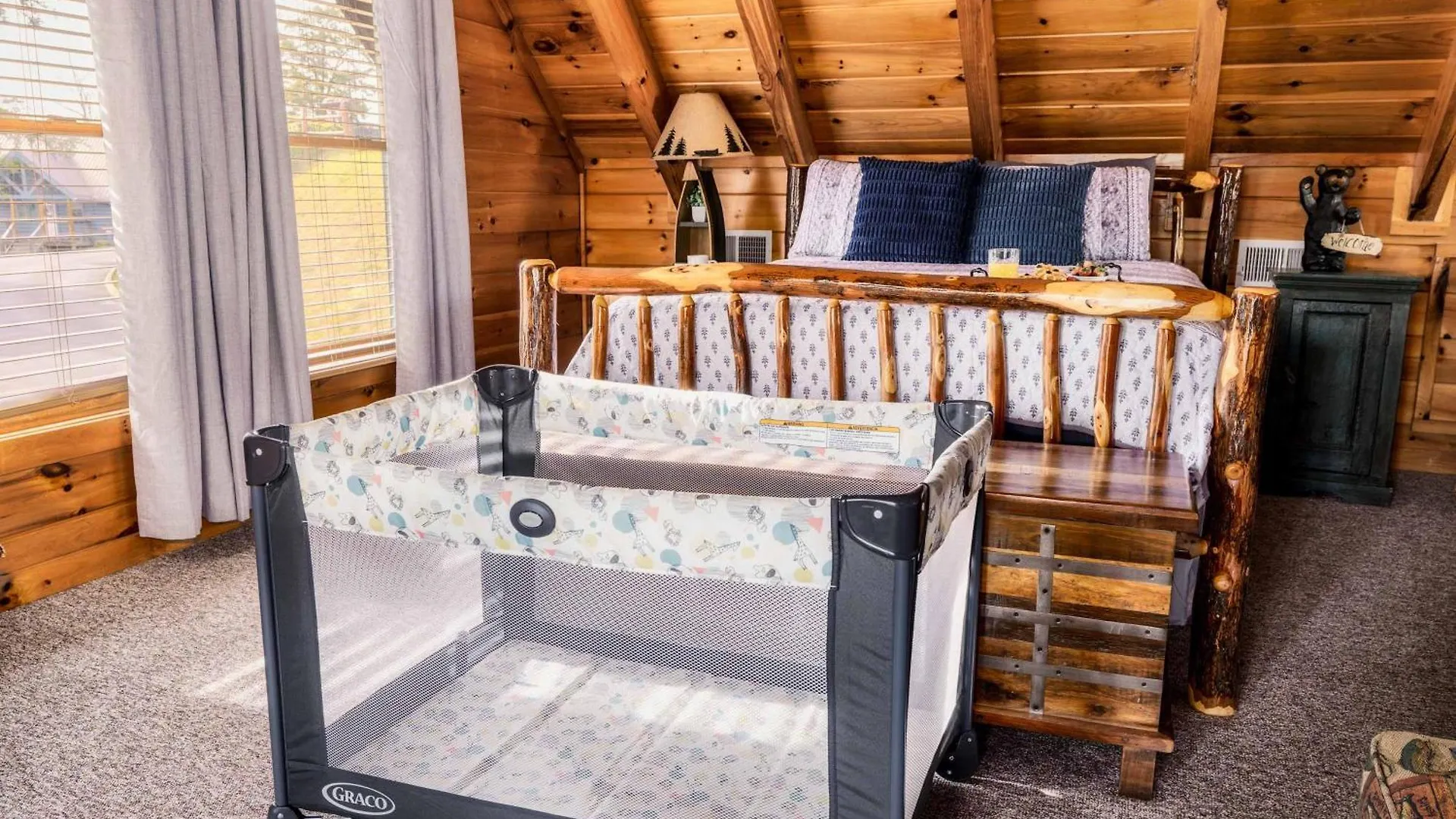 Quaint & Cozy - Great Location - Hot Tub - Bbq *