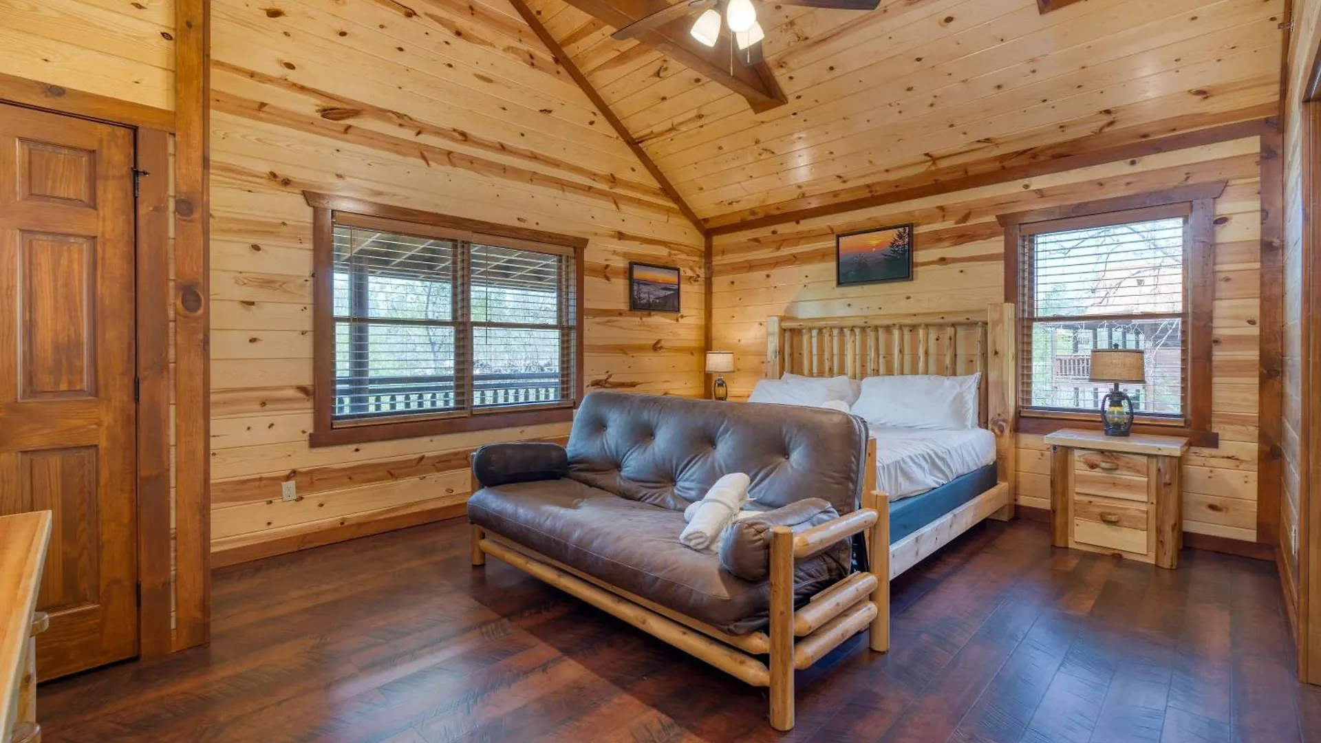 Prázdninový dům Sleeps 28 - Luxe Smokies Game Hot Tub Views Near Attractions *