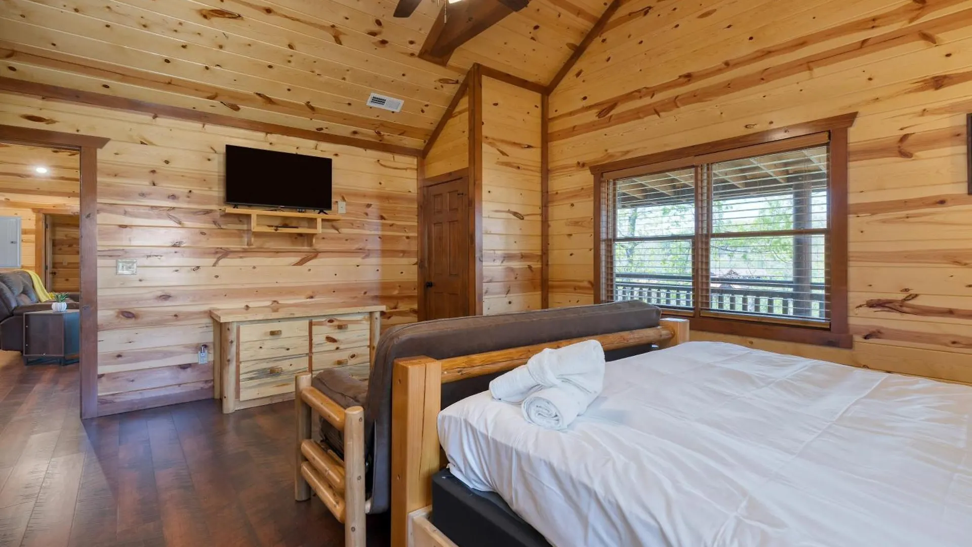 Sleeps 28 - Luxe Smokies Game Hot Tub Views Near Attractions 鸽子谷