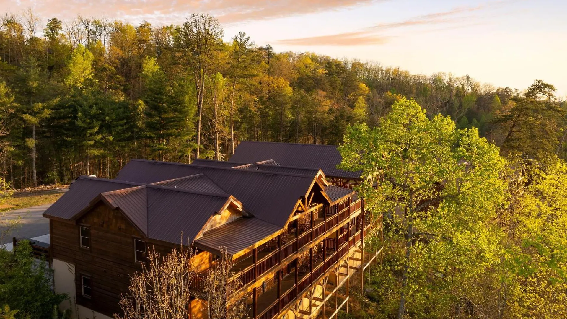 度假居 Sleeps 28 - Luxe Smokies Game Hot Tub Views Near Attractions