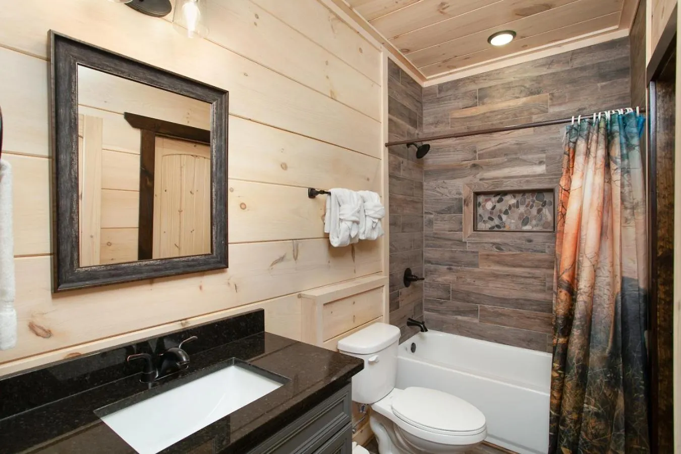 Smokies Paradise Hot Tub Grill 2 Multicade * Pigeon Forge