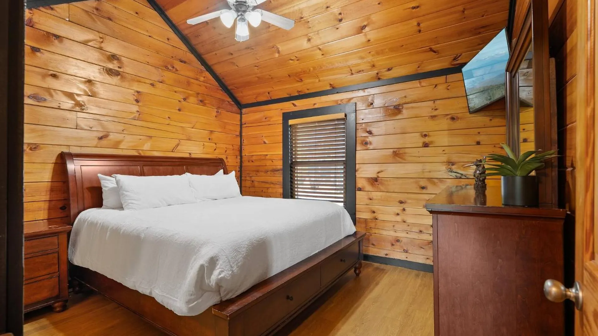Tatil Evi Smoky Moonshine Manor W Hot Tub! Pigeon Forge