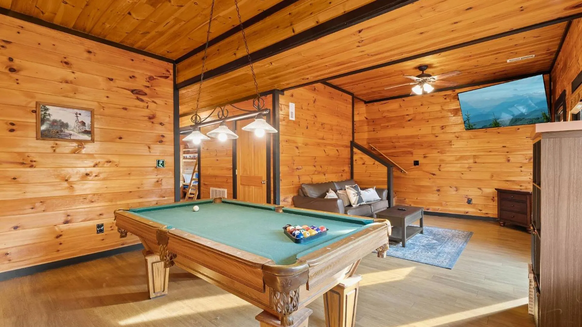 Smoky Moonshine Manor W Hot Tub! *