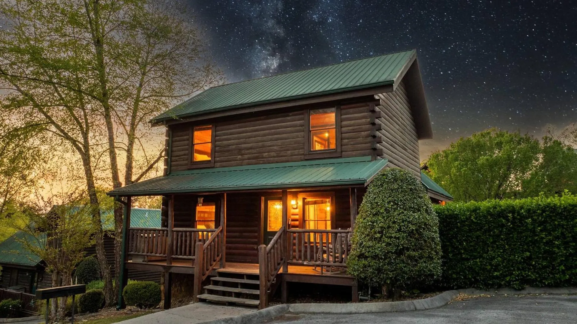 Smoky Moonshine Manor W Hot Tub! * Pigeon Forge